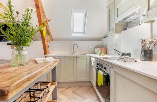 Blandford Saint Mary House | 2 Bed in Tarrant Hinton oc-t32346