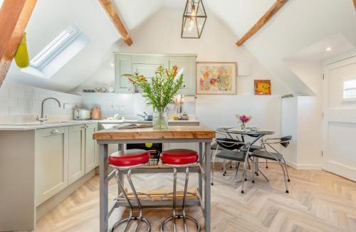 Blandford Saint Mary House | 2 Bed in Tarrant Hinton oc-t32346