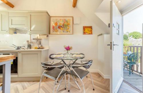 Blandford Saint Mary House | 2 Bed in Tarrant Hinton oc-t32346
