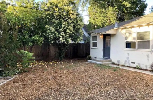 Modesto House | 2 Bed Near Doctors Hospital: Beautiful, Sunny, New