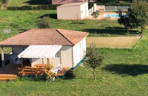 Sari-Solenzara Ski Chalet | 2-bedroom chalet 5 minutes from the beach, shared swimming pool