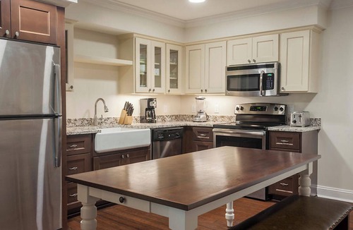 Williamsburg Condo | 2 Bedroom Condo, Sleeps 6 at Bluegreen Patrick Henry Square Resort!