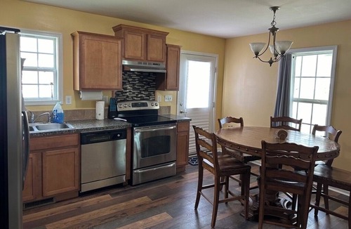Hague Cottage | 2 Bedroom Cottage at Coles Point Marina