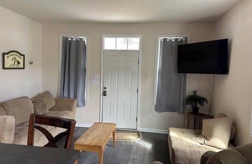 Hague Cottage | 2 Bedroom Cottage at Coles Point Marina