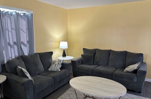 Hague Cottage | 2 Bedroom Cottage at Coles Point Marina