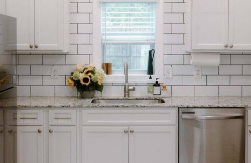 Wilmington House | 2 bedroom guesthouse with private fenced in yard!