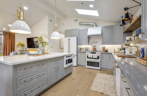 St. Helena House | 2-bedroom vacation home near downtown St. Helena ~ walk to HALL Winery