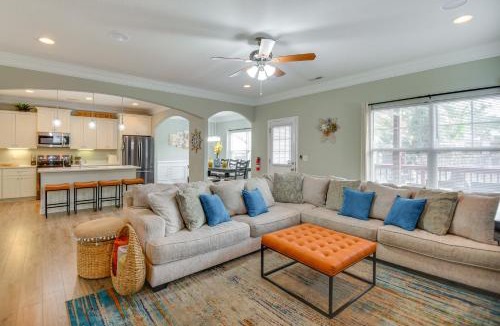 East Ocean View House | 2 Blks to Beach! Family Home w/Hot Tub in Norfolk
