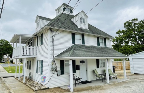 Wilmington Apartment | 2-BR Carriage House near World Equestrian Center, college, hospital