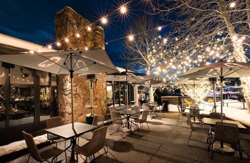 Steamboat Springs Hotel | 2 Comfortable Two Queen Rooms at Gravity Haus, Hot Tub & Parking