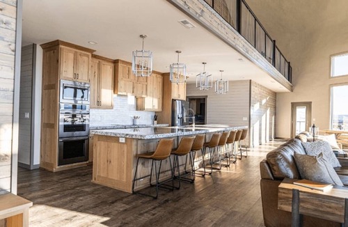 Ashton Cabin | 2 Dome Cabins-1 hr to Yellowstone-Hot tub+Theater+Gaming Room+Pool Table+Air Hockey+Shuffle Board+Secret Kids Playroom