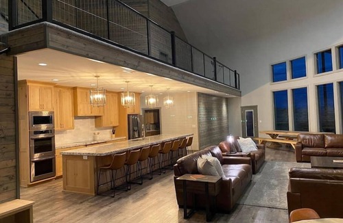 Ashton Cabin | 2 Dome Cabins-1 hr to Yellowstone-Hot tub+Theater+Gaming Room+Pool Table+Air Hockey+Shuffle Board+Secret Kids Playroom