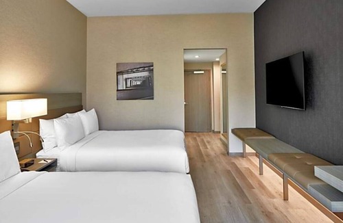 Durham Hotel | 2 Family-Friendly Durham Rooms Near Duke University, DPAC, and Brightleaf Square