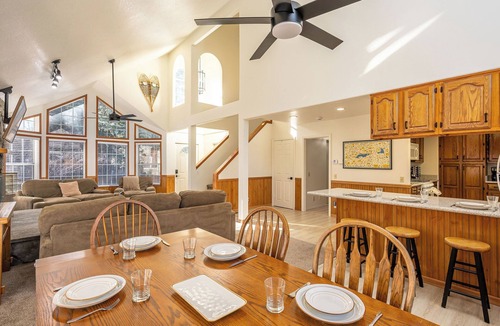 Big Bear Lake Ski Chalet | 2 Fireplaces, Spa, pizza oven, Golf, Hiking