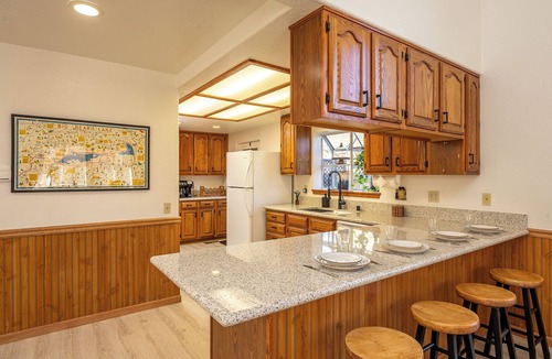 Big Bear Lake Ski Chalet | 2 Fireplaces, Spa, pizza oven, Golf, Hiking
