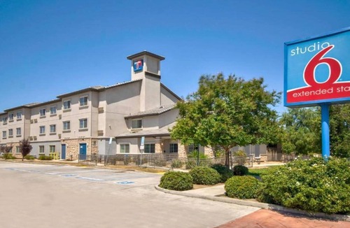 Oildale Apartment | 2 Full Beds | Non-Smoking, Kitchen