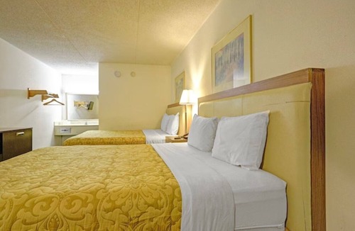Brookville Hotel | 2 Group-Friendly Rooms near Castle Playground, w/Free Parking!