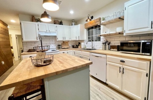 Pinetop-Lakeside Cabin | 2 Kings 2 Queens Fenced Yard 2 Firepits!