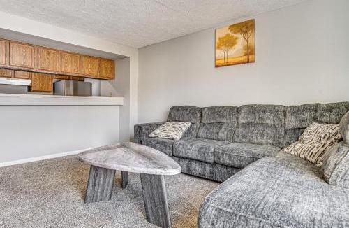 Castleton House | 2 Mi to Castleton Square Mall! Quaint Condo