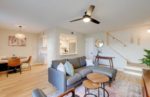 South Scottsdale House | 2 Mi to Old Town: Home w/Pool Access & Patio