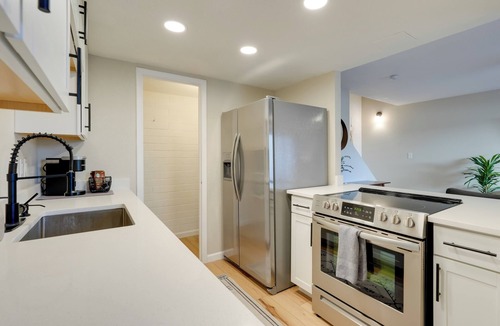 South Scottsdale House | 2 Mi to Old Town: Home w/Pool Access & Patio
