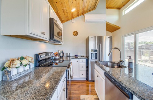 Pinetop-Lakeside House | 2 Mi to Rainbow Lake: Lovely Lakeside Tiny Home