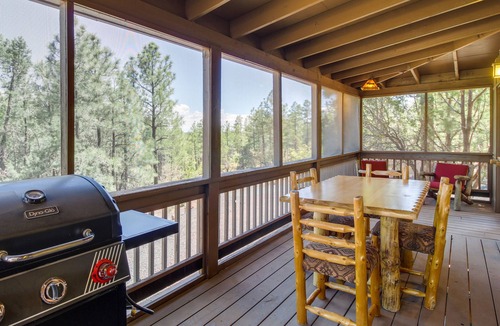 Show Low Cabin | 2 Mi to Show Low Lake: Scenic Cabin w/Balcony