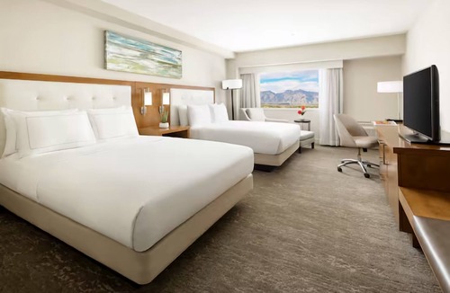 Tucson Hotel | 2 Queen Beds, 4 Relaxing Units, Hilton Tucson East