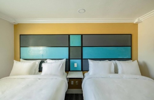 Victorville Hotel | 2 Queen Beds + Cable TV, Close to Restaurants & Attractions, 4 Rooms