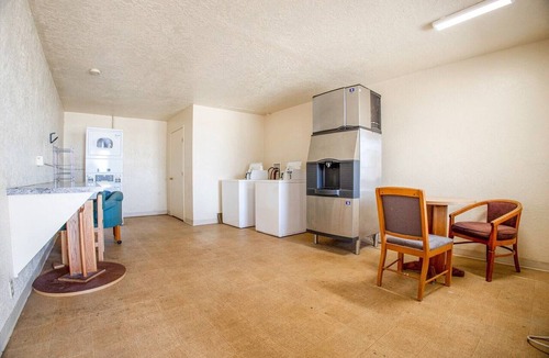 Lordsburg Apartment | 2 Queen Beds Non-Smoking