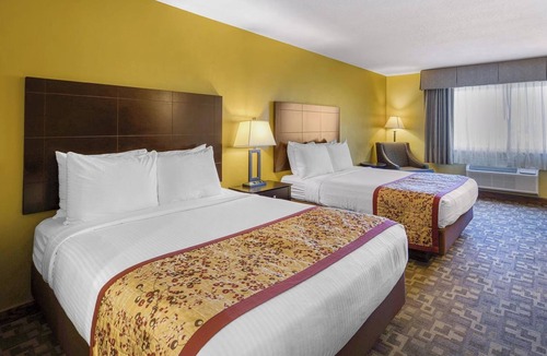 Blackfoot Hotel | 2 Queen Beds | Shared Hot Tub Access | 1.1 Miles to County Historical Museum