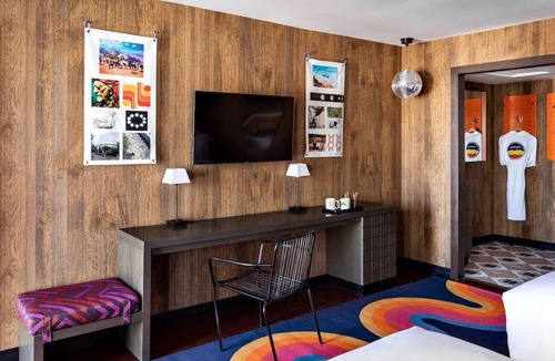 Flagstaff Hotel | 2 Queen Beds w/Onsite Pool Access | Pet-Friendly | Close to Local Restaurants