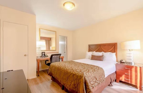 Yuma Townsite Hotel | 2 Queen Room Stay | Onsite Pool & Gym | Close to Colorado River Trails