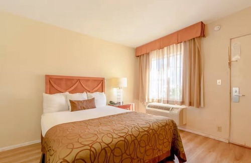 Yuma Townsite Hotel | 2 Queen Room Stay | Onsite Pool & Gym | Close to Colorado River Trails