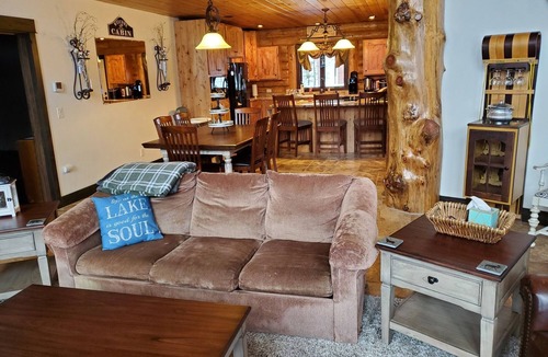 Mountain Home Cabin | 2 Sisters Getaway, Cozy Cabin - Close to Riding Trails, Lakes, & Hot Springs