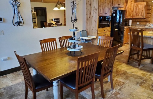 Mountain Home Cabin | 2 Sisters Getaway, Cozy Cabin - Close to Riding Trails, Lakes, & Hot Springs