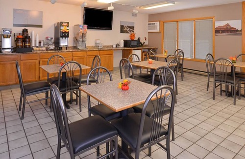 Atlantic Hotel | 2 Spacious Rooms w/BBQ Grill and Friendly Staff – Near Highway 6