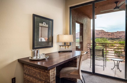 Ivins Villa | 2 Spacious Suites in a Calm & Stylish Retreat Perfect for Family Relaxation