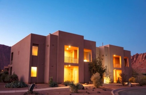 Ivins Villa | 2 Spacious Suites in a Calm & Stylish Retreat Perfect for Family Relaxation