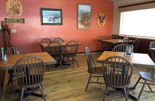 Torrey Hotel | 2-Star Hotel ∙ Broken Spur Inn & Steakhouse