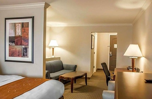 Forest Park Hotel | 2-Star Hotel ∙ Comfort Suites Cincinnati North
