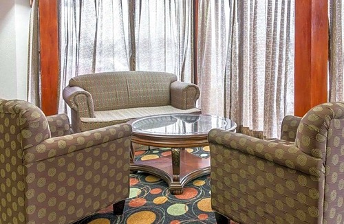 Maumee Hotel | 2-Star Hotel ∙ Comfort Inn Maumee - Perrysburg Area