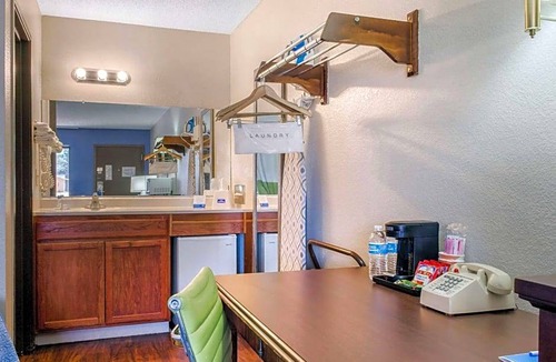 Sierra Vista Hotel | 2-Star Hotel ∙ Rodeway Inn near Ft Huachuca