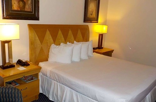 North Camellia Acres Hotel | 2-Star Hotel ∙ SureStay Hotel by Best Western Norfolk Little Creek