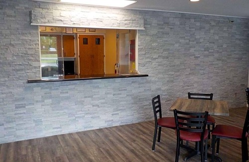 North Camellia Acres Hotel | 2-Star Hotel ∙ SureStay Hotel by Best Western Norfolk Little Creek