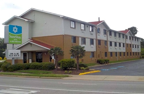 North Camellia Acres Hotel | 2-Star Hotel ∙ SureStay Hotel by Best Western Norfolk Little Creek