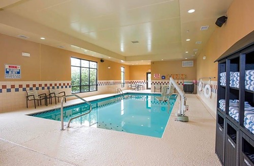 West Chester Hotel | 2-Star Hotel ∙ Hampton Inn & Suites Cincinnati-Union Centre