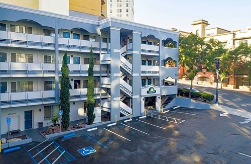Cortez Hill Hotel | 2-Star Hotel ∙ Days Inn by Wyndham San Diego/Downtown/Convention Center