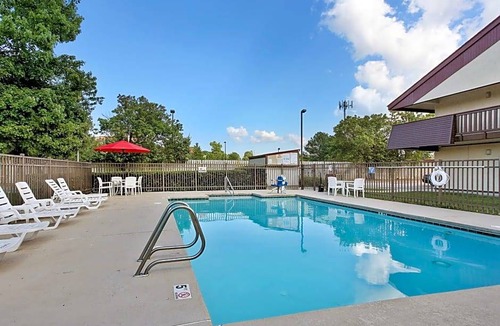 Greenwich Hotel | 2-Star Hotel ∙ Red Roof Inn Virginia Beach