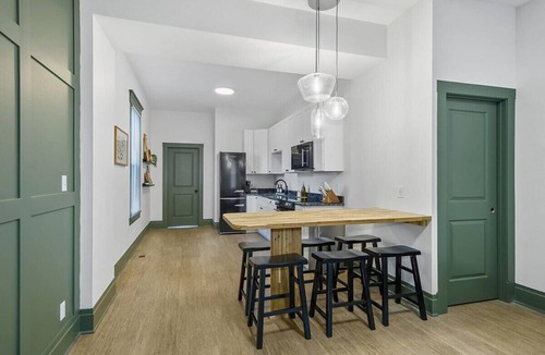 Lindenwald House | 2 Townhouses w/ Backyard, Near Spooky Nook & River